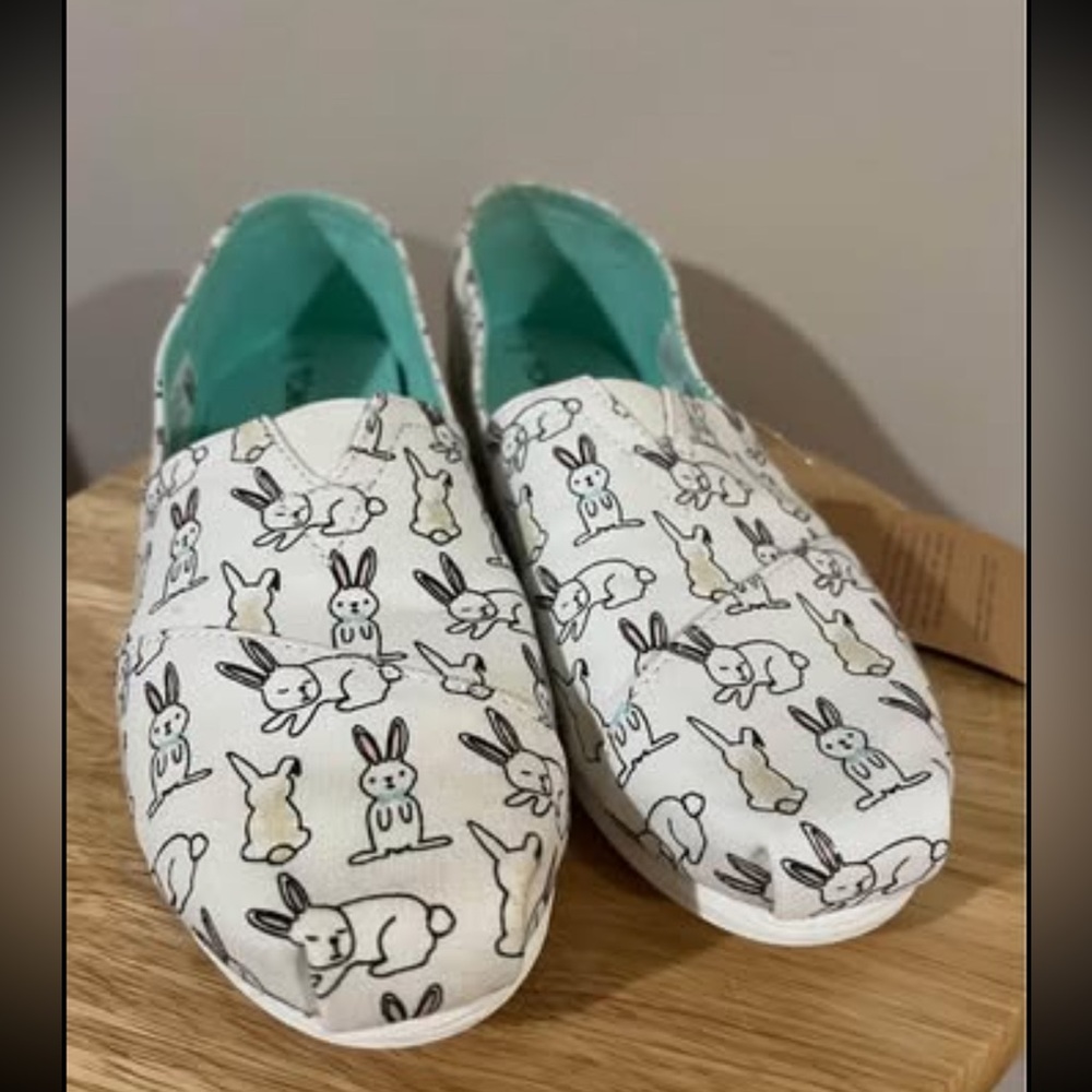 Women’s Toms Shoes Bunny Canvas *BRAND NEW*